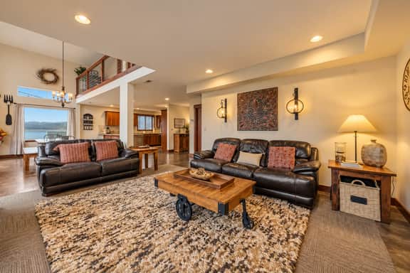 Fielding Hills Guest House - Image 3